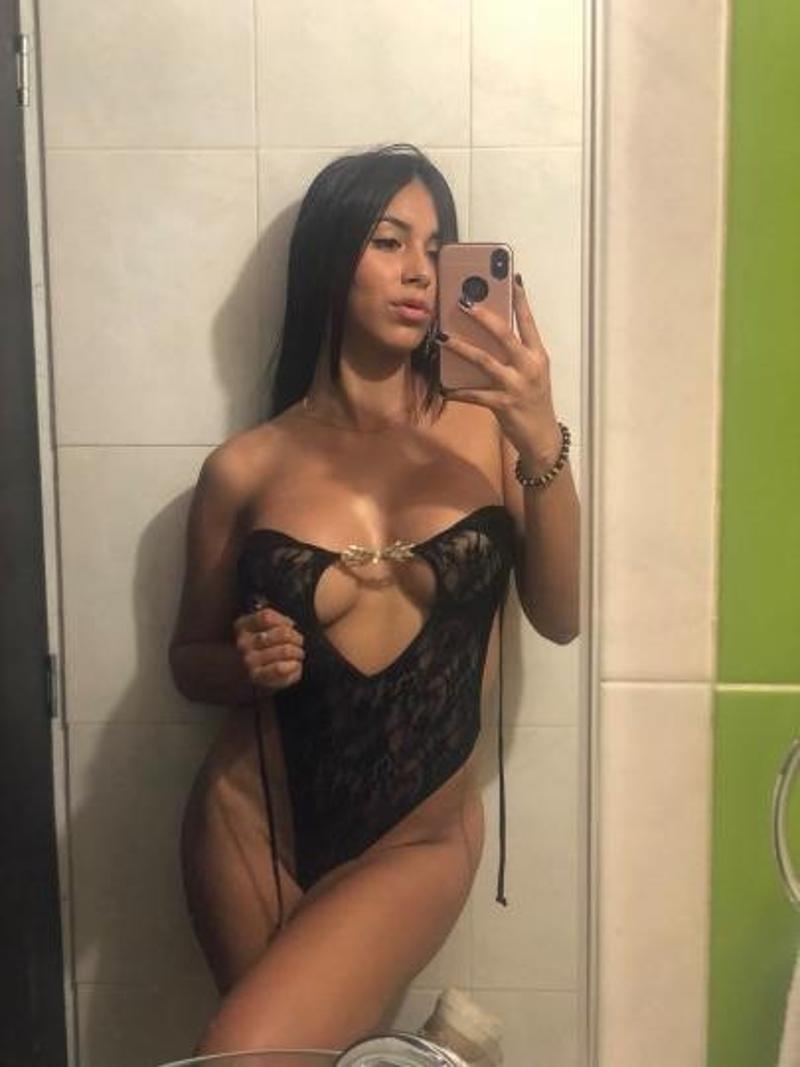 ����Lonely 29 �� year girl looking� � pussy eater����