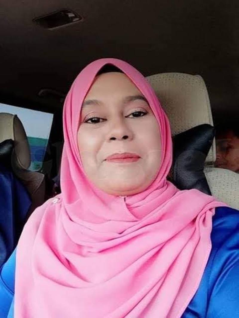 BLAST YOUR CUM ON MY PRETTY FACE AND MAKE UP GET SGD4500
