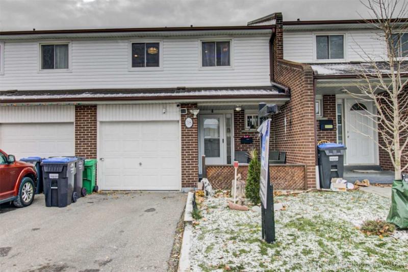 Spacious And Bright Townhome in Mississauga