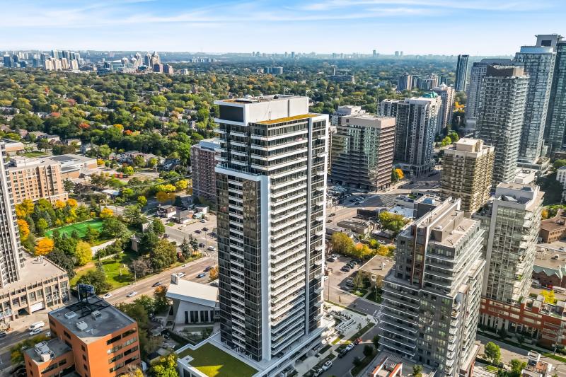North York Condo: Unobstructed Views, 9-Foot Ceilings, And Ideal Location!