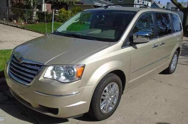  2010 Chrysler Town & Country Limited