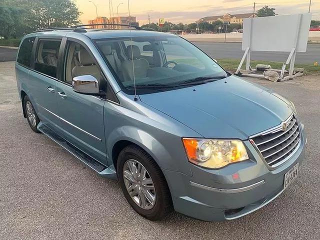  2010 Chrysler Town & Country Limited