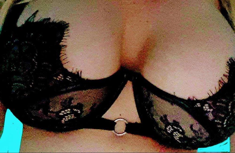 SEXY BLONDE MILF Hotter than Hell AUSSIE available now 24 7