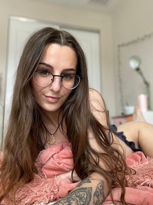 Hey I m Doris available for hookups just a text away 