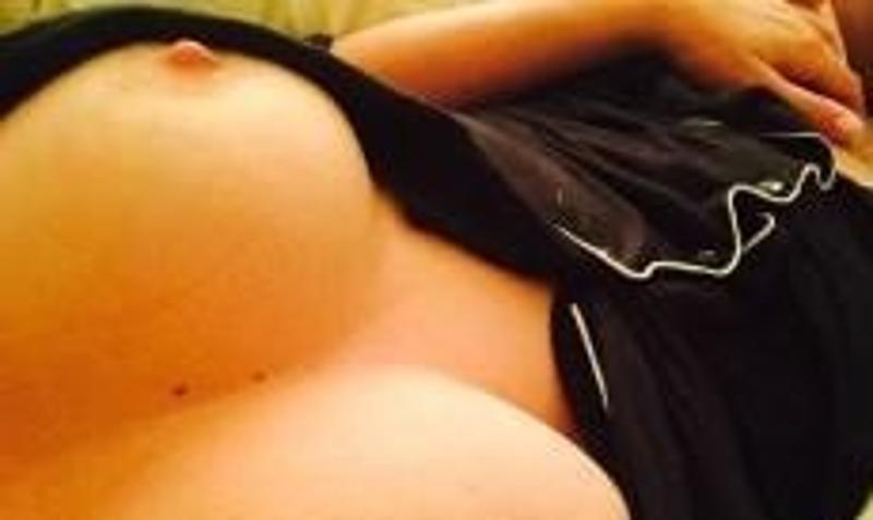 ??CHARMING BRUNETTE??NEED_HOOKUP??NSA_OR_FWB??LOVES ANAL-69??