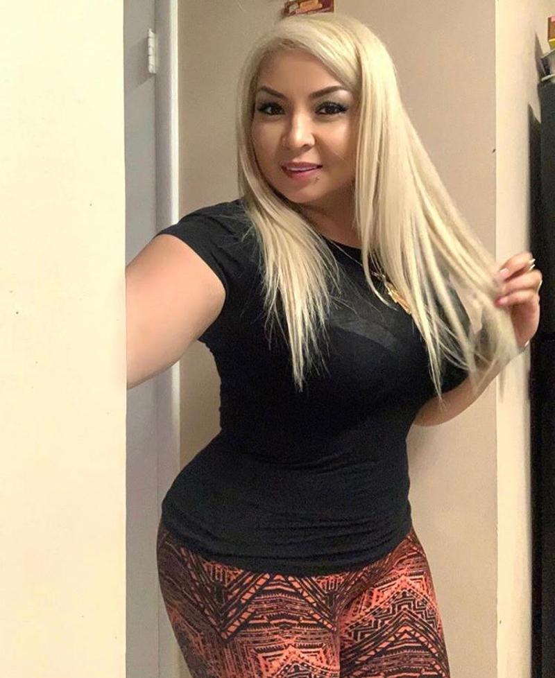 I'm your mature statuesque Mistress