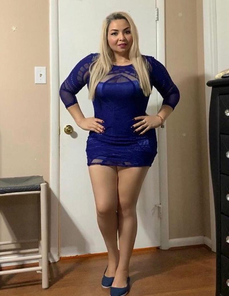 I'm your mature statuesque Mistress
