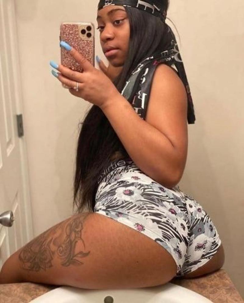 SEXY YUMMY EBONY GIRL?LOOKING FOR A AСTIVἸTУ Sexx.