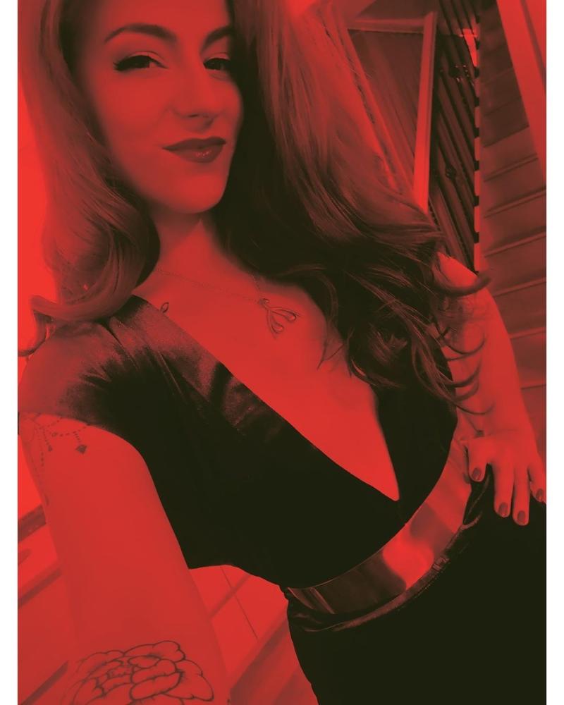 Hello gentlemen,It would b my pleasure to indulge your carnal and kinky fetishes