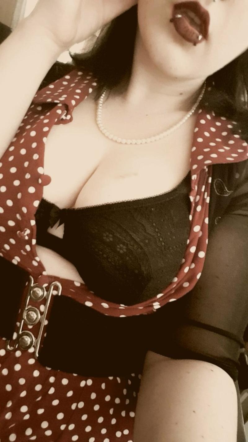 ?░100%? ? Home alone single lady looking sex. Anyone interested??❎