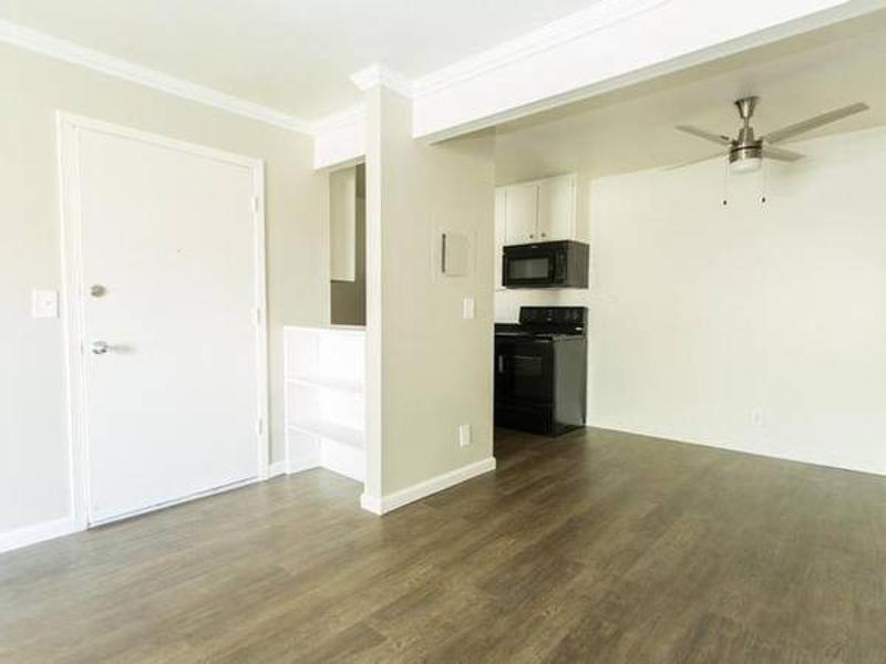 $2,201 / 2br - 795ft2 - Lush Landscaping, New Resident Clubhouse, Picnic Style S