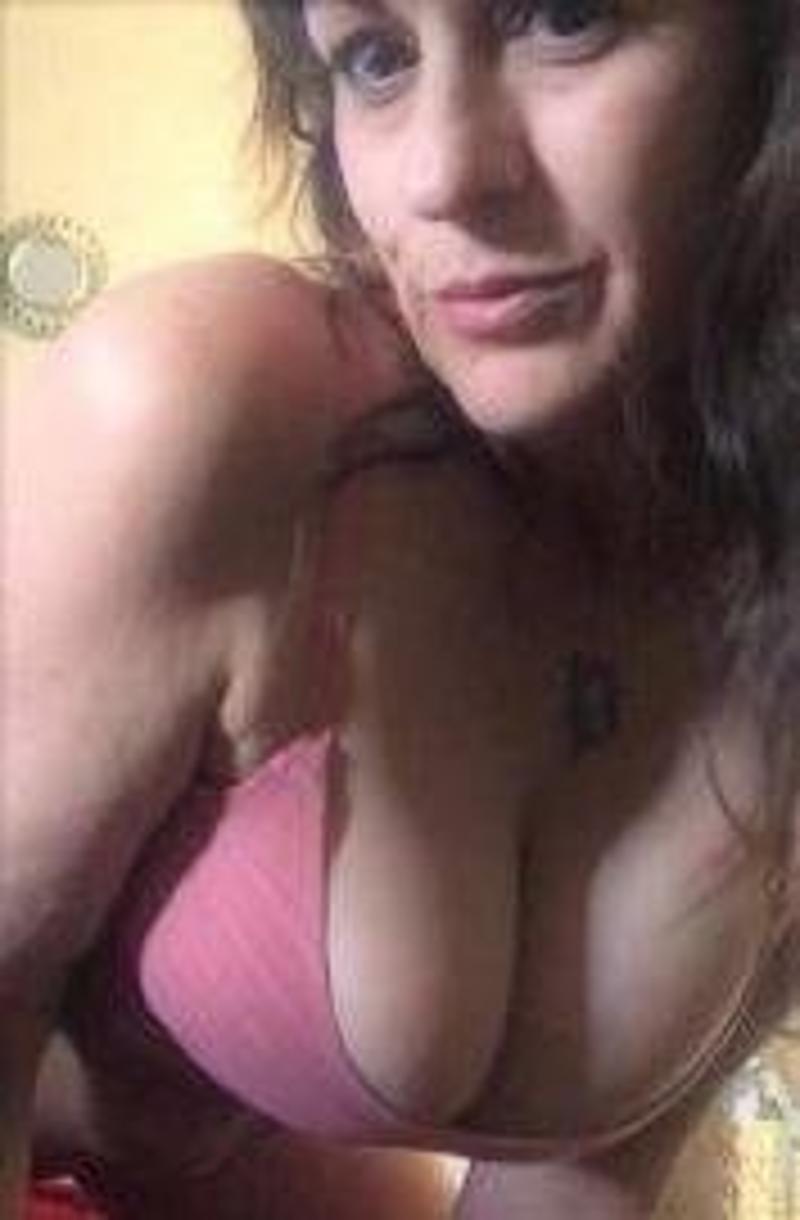 ?46Yrs Older mom ?Interested meeting ?discreet sexual encounter?