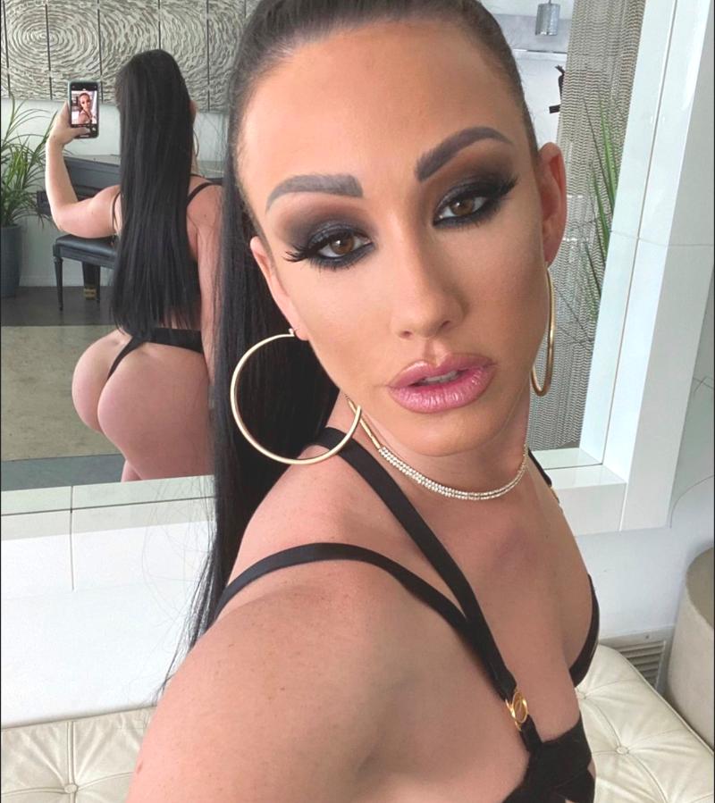 My pussy is wet for your dick and I want you badly (985) 255-4702